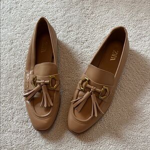Zara Women's Tan Loafers with Tassels